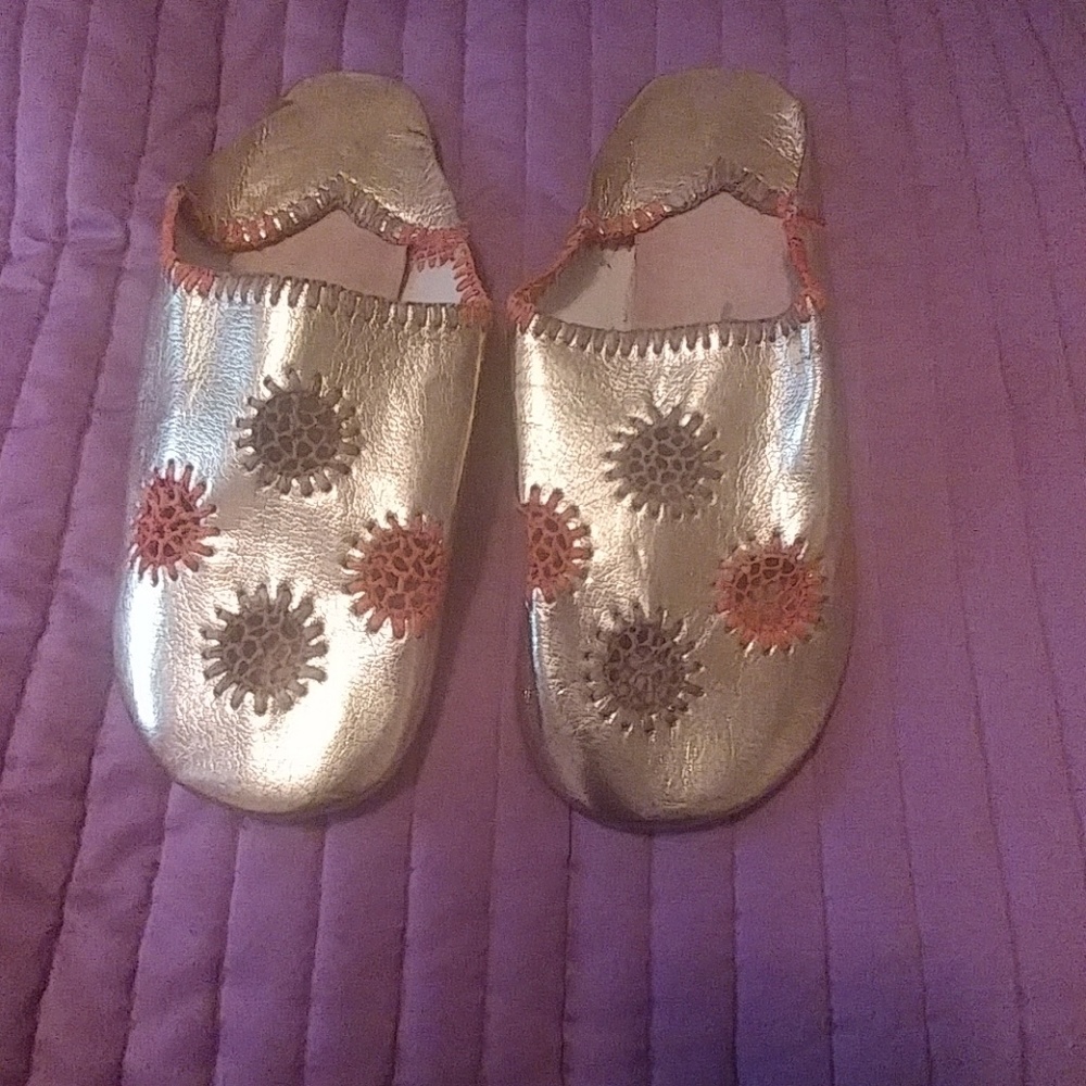 Slipers - Picture 2 of 3